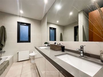 Casa en Venta en Golf de Manquehue - Los Trapenses