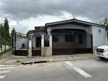 Se Vende Casa en Brisas del Golf, Arraijan