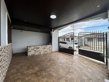 Se Vende Casa en Brisas del Golf, Arraijan