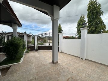 Se Vende Casa en Brisas del Golf, Arraijan
