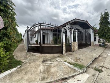 Se Vende Casa en Brisas del Golf, Arraijan