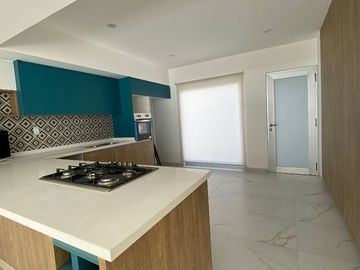 Casa en Venta en Valle de Juriquilla, Sótano, 3 Recamaras, 3 Baños, 3 Autos