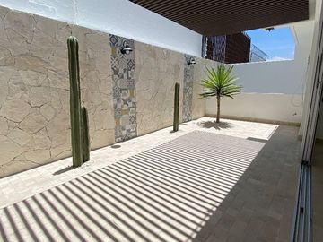 Casa en Venta en Valle de Juriquilla, Sótano, 3 Recamaras, 3 Baños, 3 Autos
