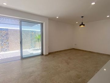 Casa en Venta en Valle de Juriquilla, Sótano, 3 Recamaras, 3 Baños, 3 Autos