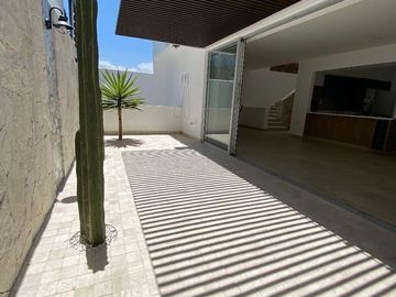 Casa en Venta en Valle de Juriquilla, Sótano, 3 Recamaras, 3 Baños, 3 Autos
