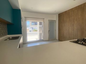 Casa en Venta en Valle de Juriquilla, Sótano, 3 Recamaras, 3 Baños, 3 Autos