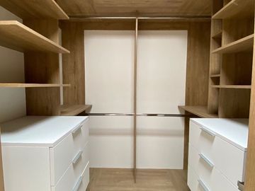 Casa en Venta en Valle de Juriquilla, Sótano, 3 Recamaras, 3 Baños, 3 Autos