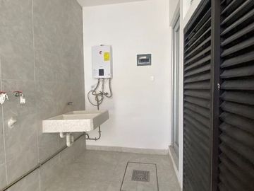 Casa en Venta en Valle de Juriquilla, Sótano, 3 Recamaras, 3 Baños, 3 Autos