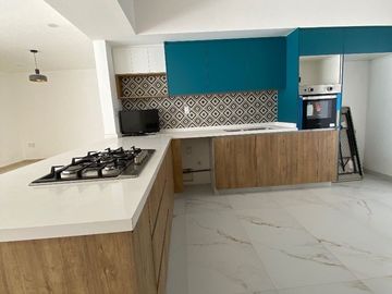 Casa en Venta en Valle de Juriquilla, Sótano, 3 Recamaras, 3 Baños, 3 Autos