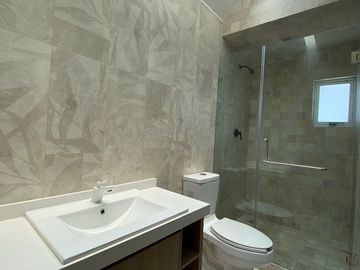 Casa en Venta en Valle de Juriquilla, Sótano, 3 Recamaras, 3 Baños, 3 Autos