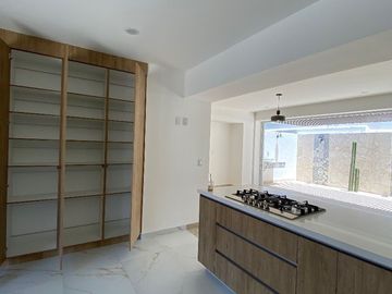 Casa en Venta en Valle de Juriquilla, Sótano, 3 Recamaras, 3 Baños, 3 Autos