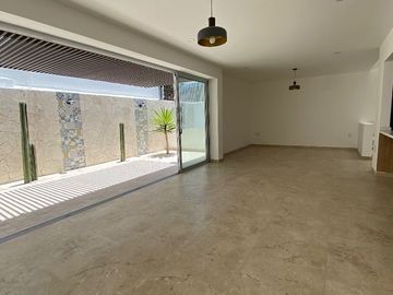 Casa en Venta en Valle de Juriquilla, Sótano, 3 Recamaras, 3 Baños, 3 Autos