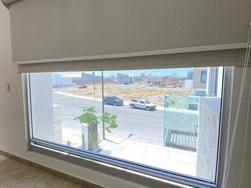 Casa en Venta en Valle de Juriquilla, Sótano, 3 Recamaras, 3 Baños, 3 Autos