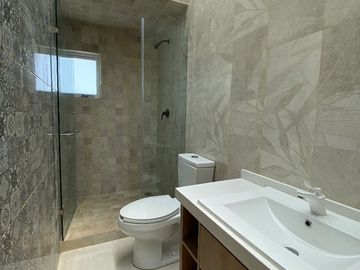 Casa en Venta en Valle de Juriquilla, Sótano, 3 Recamaras, 3 Baños, 3 Autos