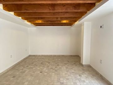 Casa en Venta en Valle de Juriquilla, Sótano, 3 Recamaras, 3 Baños, 3 Autos