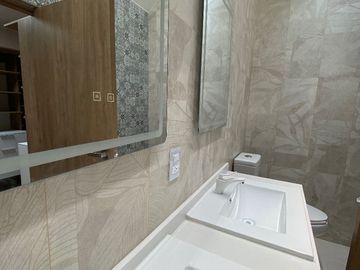 Casa en Venta en Valle de Juriquilla, Sótano, 3 Recamaras, 3 Baños, 3 Autos
