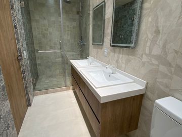 Casa en Venta en Valle de Juriquilla, Sótano, 3 Recamaras, 3 Baños, 3 Autos