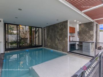 Casa de lujo en venta cerca de Olivos a 5 minutos del Tec con alberca San Acasio