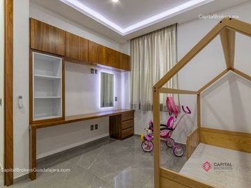 Casa de lujo en venta cerca de Olivos a 5 minutos del Tec con alberca San Acasio