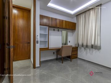 Casa de lujo en venta cerca de Olivos a 5 minutos del Tec con alberca San Acasio