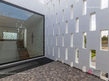 Casa de lujo en venta cerca de Olivos a 5 minutos del Tec con alberca San Acasio