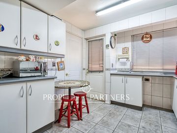 Venta de hermosa casa en Parque Cousiño Macul, Peñalolén