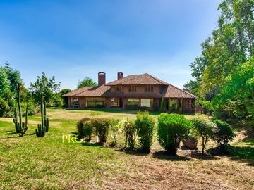 Casa con espectacular terreno La Reina Alta