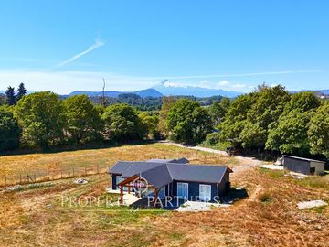 Casa en Panguipulli en Parcela  a solo 5 minutos del Centro de Panguipulli. Venta disponible Crédito Hipotecario.