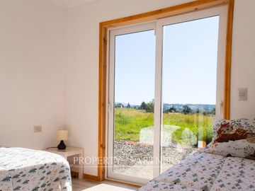 Casa en Panguipulli en Parcela  a solo 5 minutos del Centro de Panguipulli. Venta disponible Crédito Hipotecario.