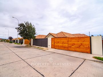 Casa Amplia con Piscina y Quincho en El Rosario de Peñuelas
