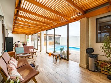 Casa Amplia con Piscina y Quincho en El Rosario de Peñuelas