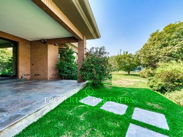 Excelente casa  estilo Inglés en Los Nogales