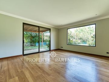 Excelente casa  estilo Inglés en Los Nogales