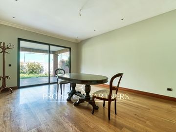 Excelente casa  estilo Inglés en Los Nogales