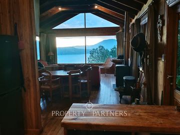 Casa refugio con increíbles vistas al lago Riñihue
