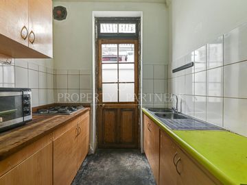 Casa en zona histórica de Providencia con amplios espacios y patio interior