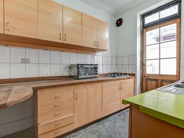 Casa en zona histórica de Providencia con amplios espacios y patio interior