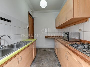 Casa en zona histórica de Providencia con amplios espacios y patio interior
