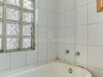 Casa en zona histórica de Providencia con amplios espacios y patio interior