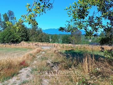 Terreno con linda vista a campos y volcanes