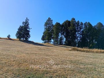 Terreno con linda vista a campos y volcanes