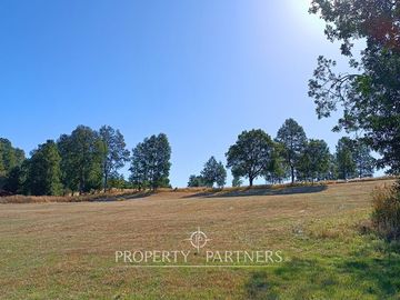 Terreno con linda vista a campos y volcanes