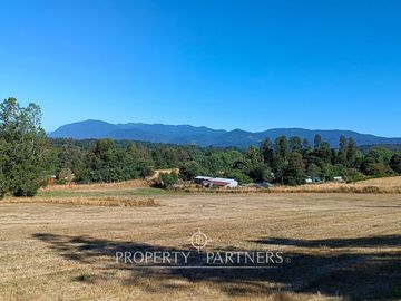 Terreno con linda vista a campos y volcanes