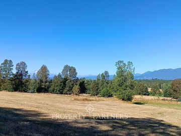 Terreno con linda vista a campos y volcanes