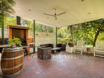 Linda casa chilena con espectacular jardín, La Foresta
