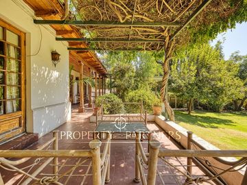 Linda casa chilena con espectacular jardín, La Foresta