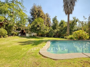 Linda casa chilena con espectacular jardín, La Foresta