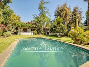Linda casa chilena con espectacular jardín, La Foresta