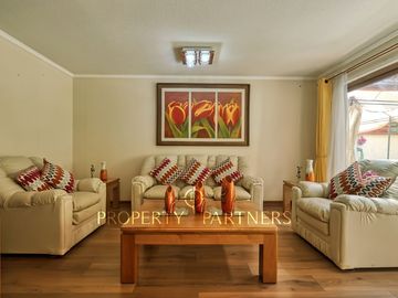 VENTA DE CASA en condominio. Parque Cousiño, BARRIO LA HACIENDA. PEÑALOLÉN.