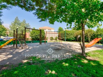 VENTA DE CASA en condominio. Parque Cousiño, BARRIO LA HACIENDA. PEÑALOLÉN.